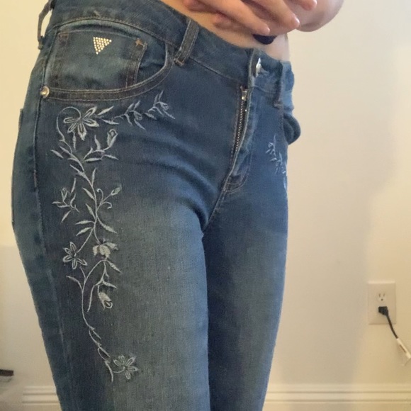 Guess Low-rise embroidered Y2K jeans - Picture 7 of 8